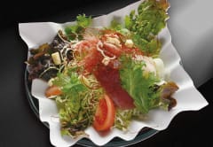 すし屋の海鮮サラダ